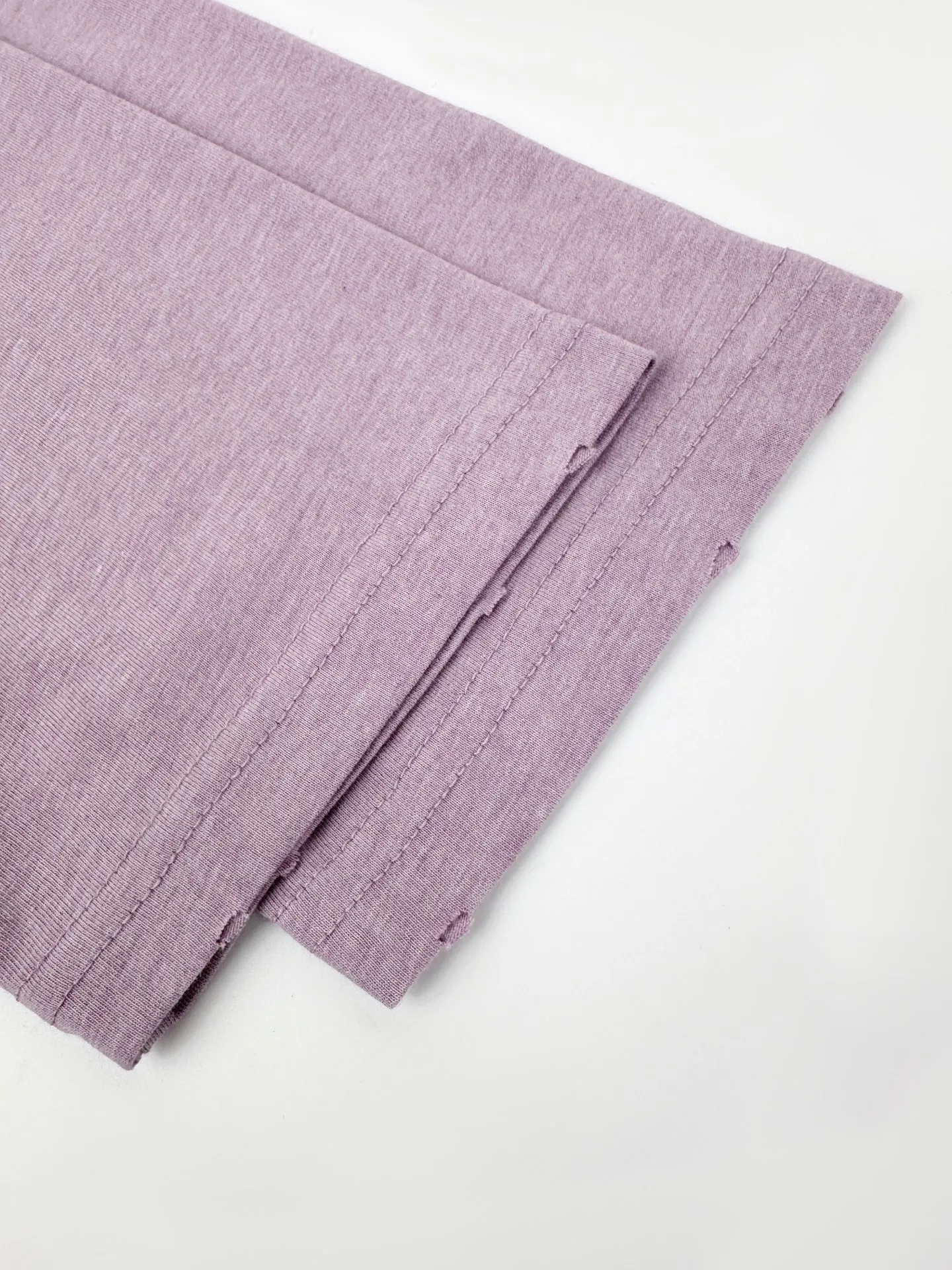 Acne Studio distressed logo fake two-piece long sleeves. Customized Arashi weft plain cotton. Delicate and soft. Moisturizing and skin-friendly. Fog purple mist covers the body. Soft and hazy matte feeling. Spreads the unique cool and relaxed charm of Retro deconstruction. The neat round neck is simple and restrained. The layered structure skillfully creates fake two-piece layers. The three-dimensional look of short sleeves stacked on long sleeves is naturally revealed in silence. The chest is embellished with the seasonal denim-style rivet logo. The Retro imprint is dimly deposited on the fabric. The body is staggered with frayed holes and stretches casually. The original texture of the deconstructed fabric. The loose shoulder silhouette is relaxed and relaxed. The cool and deconstructed Nordic aesthetics are integrated into daily clothing. The avant-garde quiet luxury style of alienation and restraint is demonstrated. Process 1: Using glue printing. The chest printing has been revised three times with the film screen. Use glue liquid paint to print the pattern on the fabric. Bake the fabric to fix the printing pattern. Process 2: Many parts of the body of the garment are worn by pure artificial regular positioning and manual brushing to add texture and depth to the surface of the garment to imitate the texture of natural wear and tear. Process 3: The fabrics are fermented and washed for a better hand feel. Not easy to deform, not easy to shrink, not easy to fade, and maintain long-term beauty. Accessories: Customized 1:1 Acne trademark. Version: Loose version. Size: S M L XL. Style number: CC 7031.